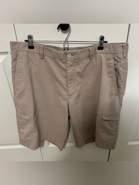 Nike Golf Performance Cargo Shorts in Tan Size 38 GUC‎